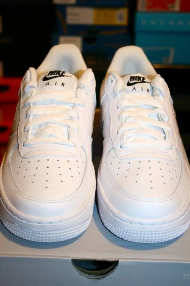 AUTHENTIC NIKE AIR FORCE 1 White Iridescent Pixel CW1577...