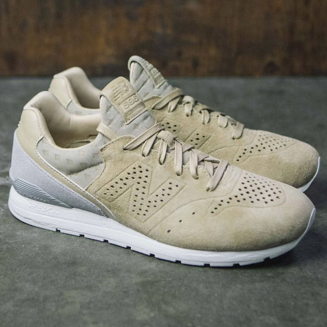 New Balance Men 696 Re-Engineered MRL696DJ (tan / sand / light grey)