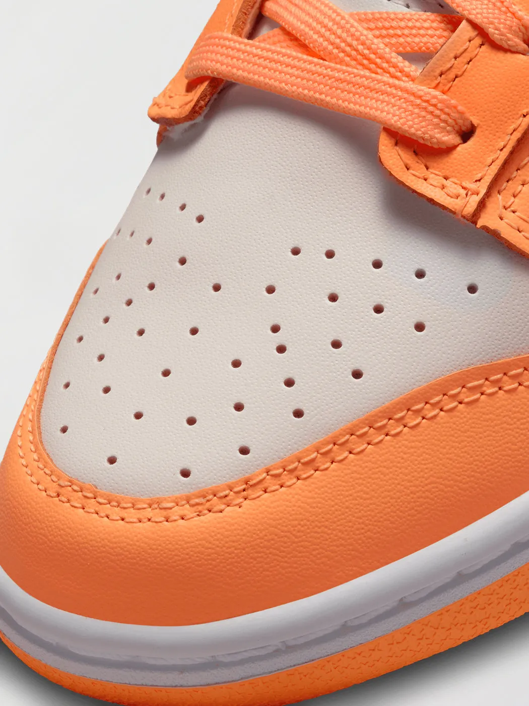 Nike Dunk Low - PEACH CREAM/PEACH CREAM-WHITE