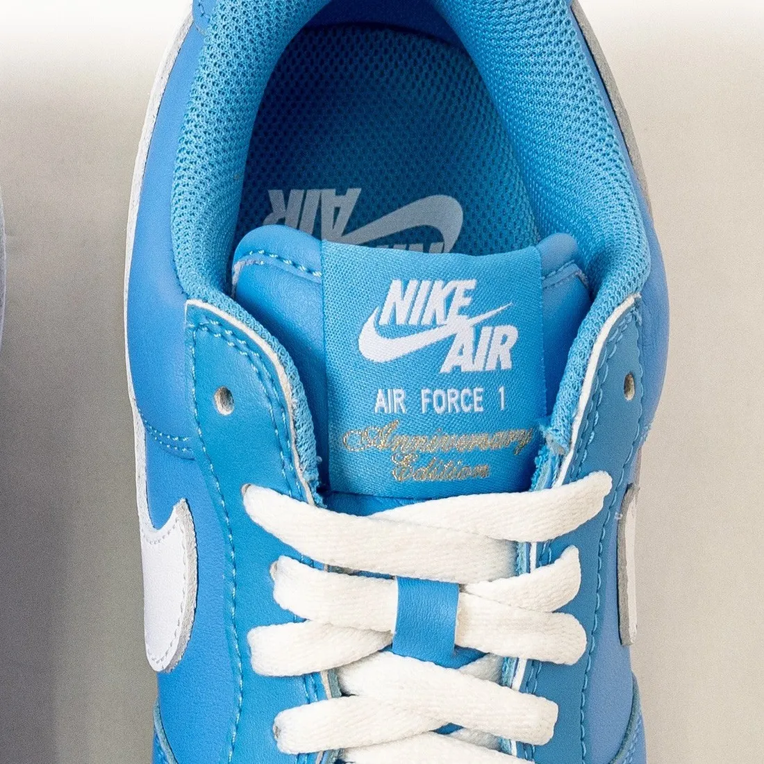 Nike Men Air Force 1 Low Retro (university blue / white-metallic gold)