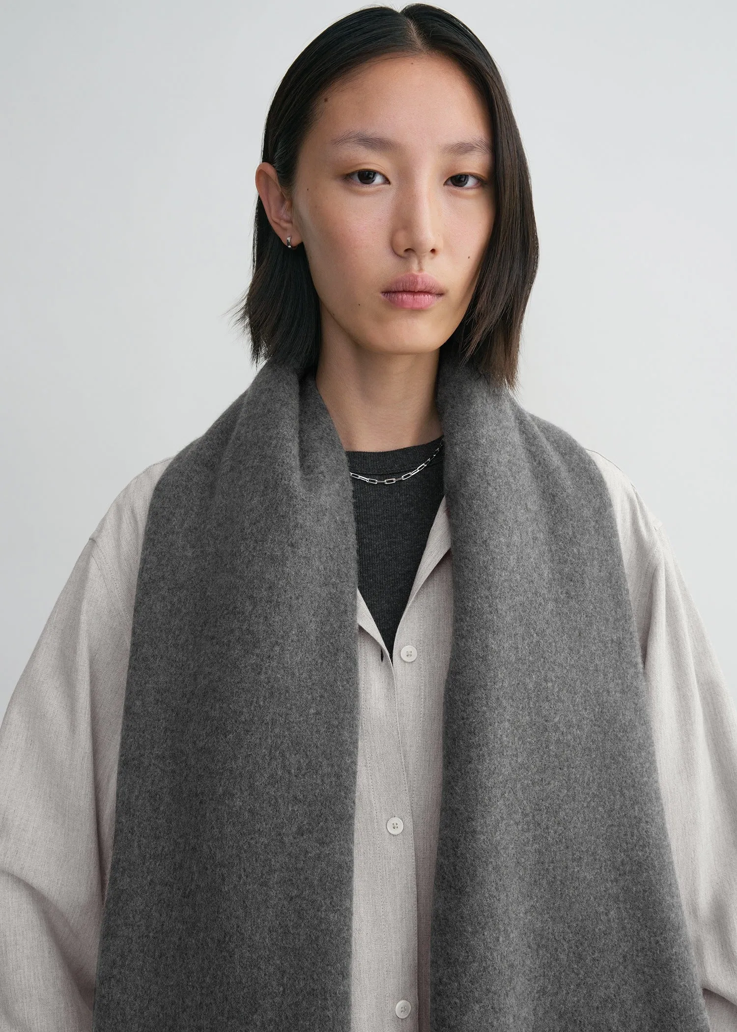 Wide classic wool scarf mid grey